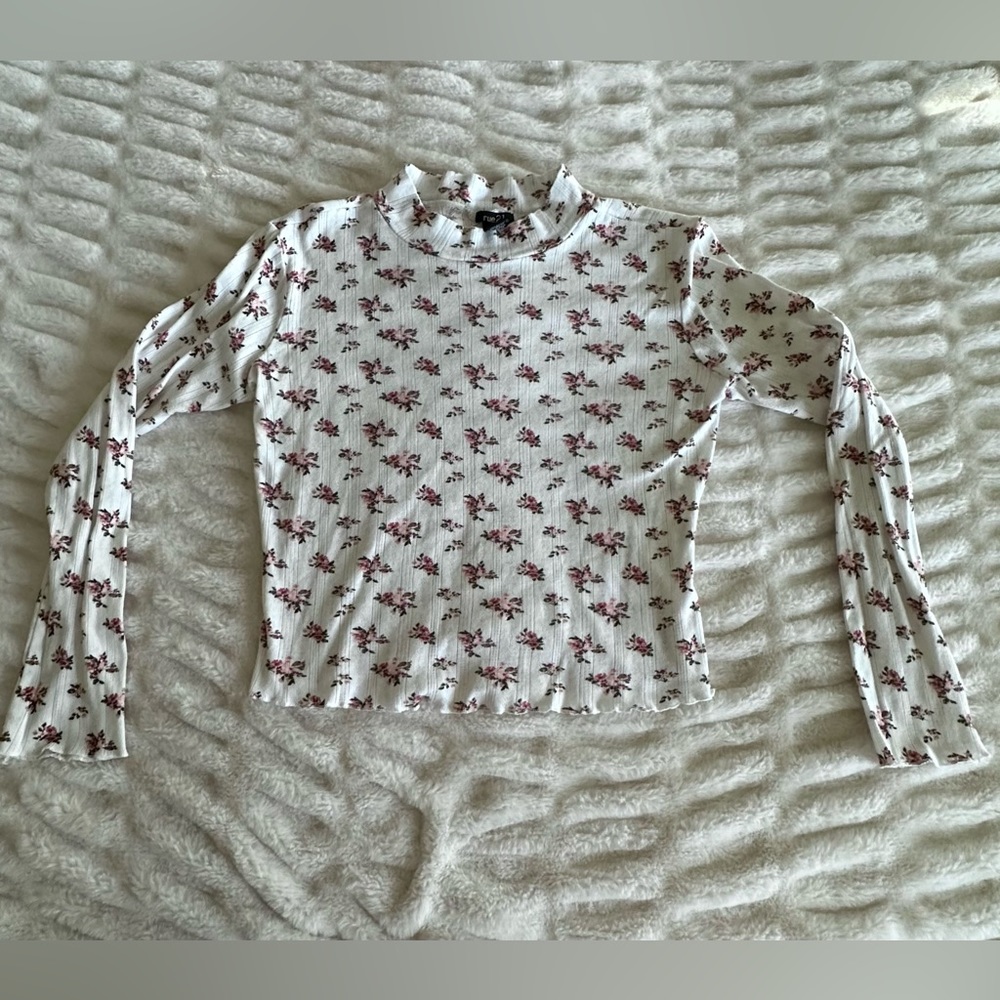 rue21 ★ white floral long sleeve mock neck top
